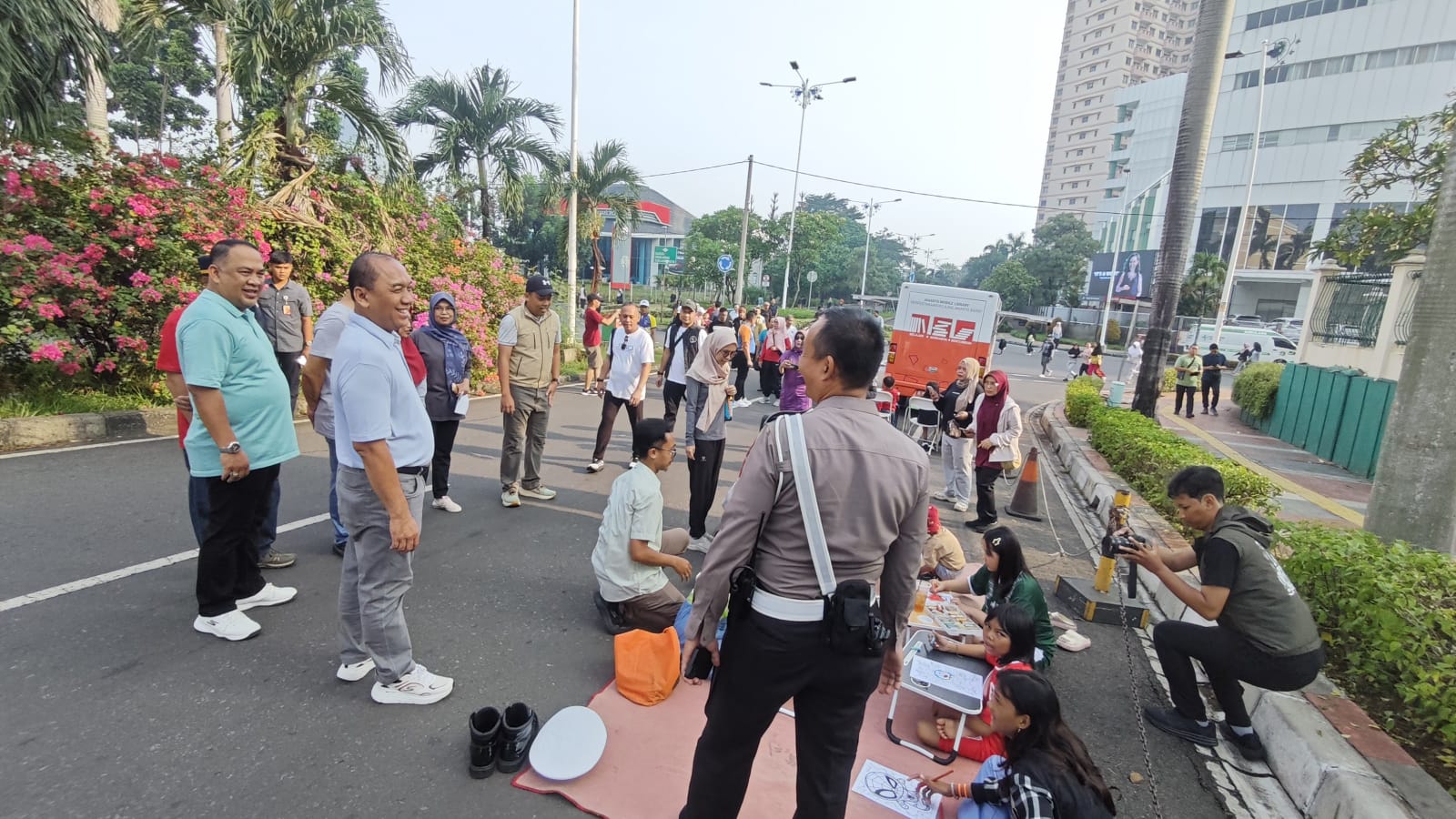 Layanan Mobil Perpustakaan Keliling Hadir Di Hari Bebas Kendaraan Bermotor (HBKB)